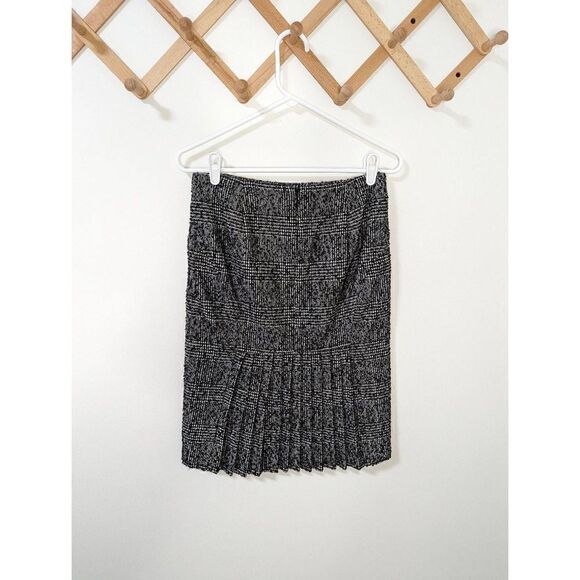 Express Design Studio Black White Pleated Pencil Skirt - Size 0 - Picture 2 of 6